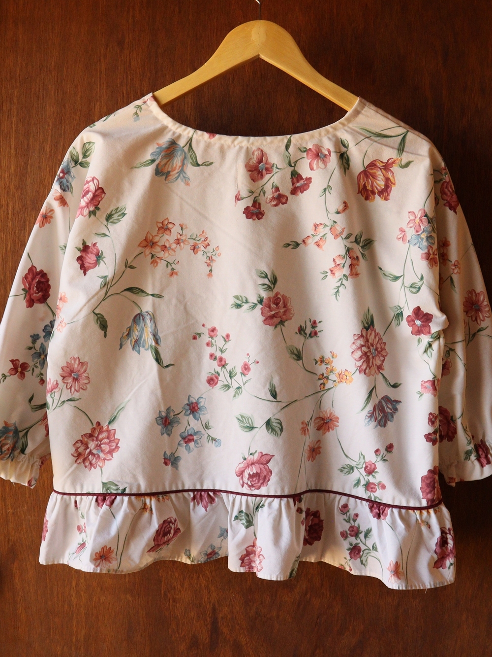 Upcycled Cream Blouse with Ruffles And Florals M • L - Picture 7 of 11